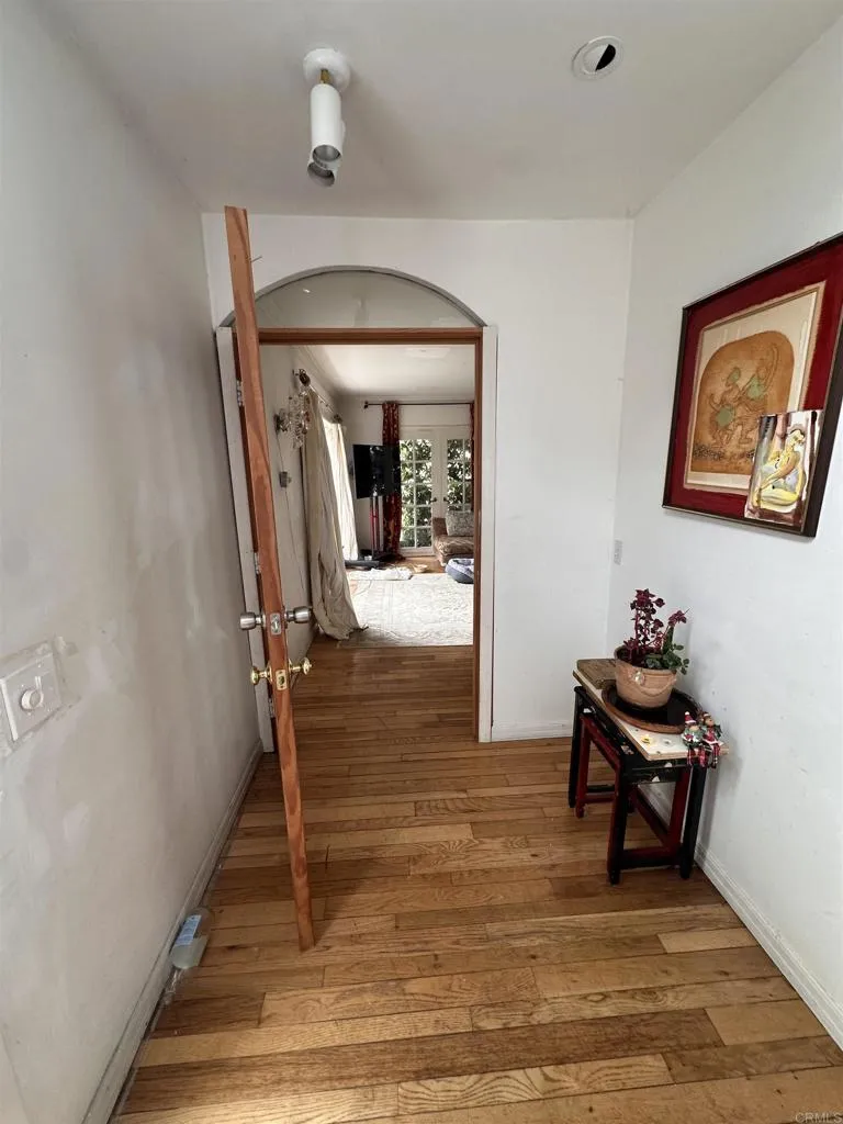 507 W Rustic Rd Santa Monica, CA 90402