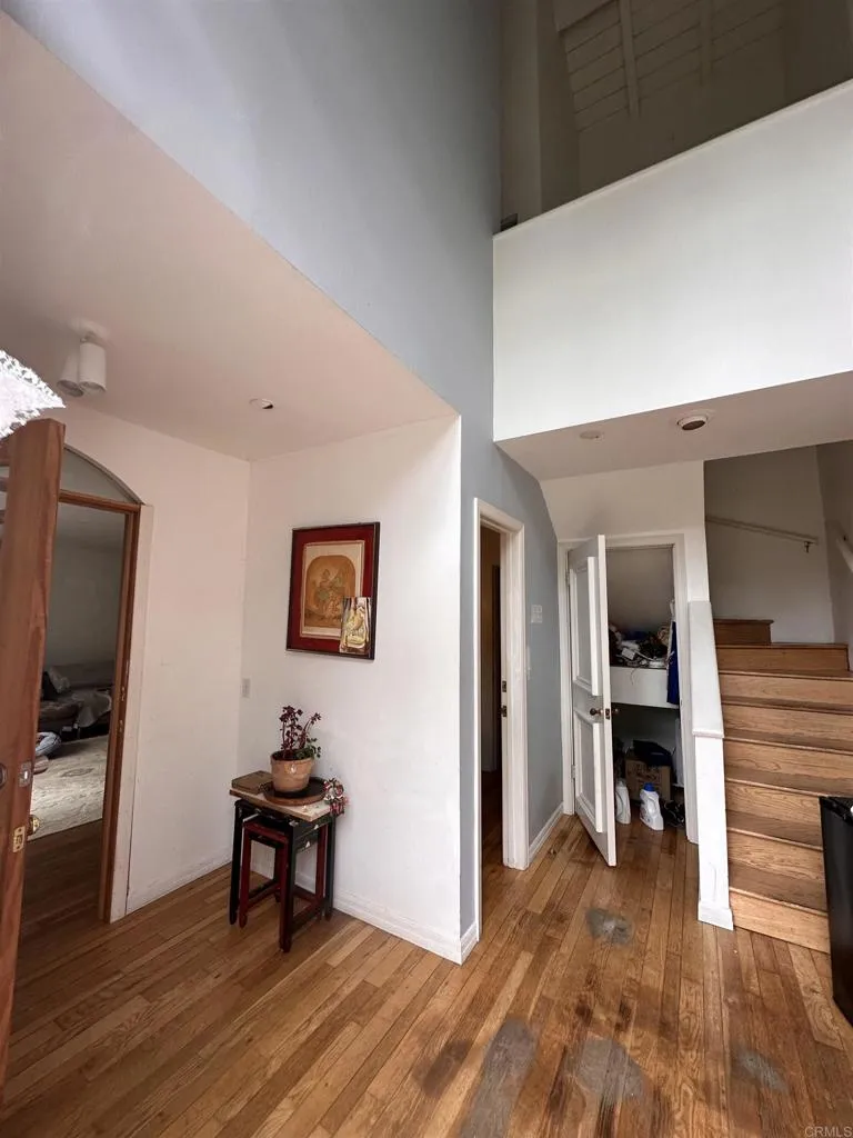 507 W Rustic Rd Santa Monica, CA 90402