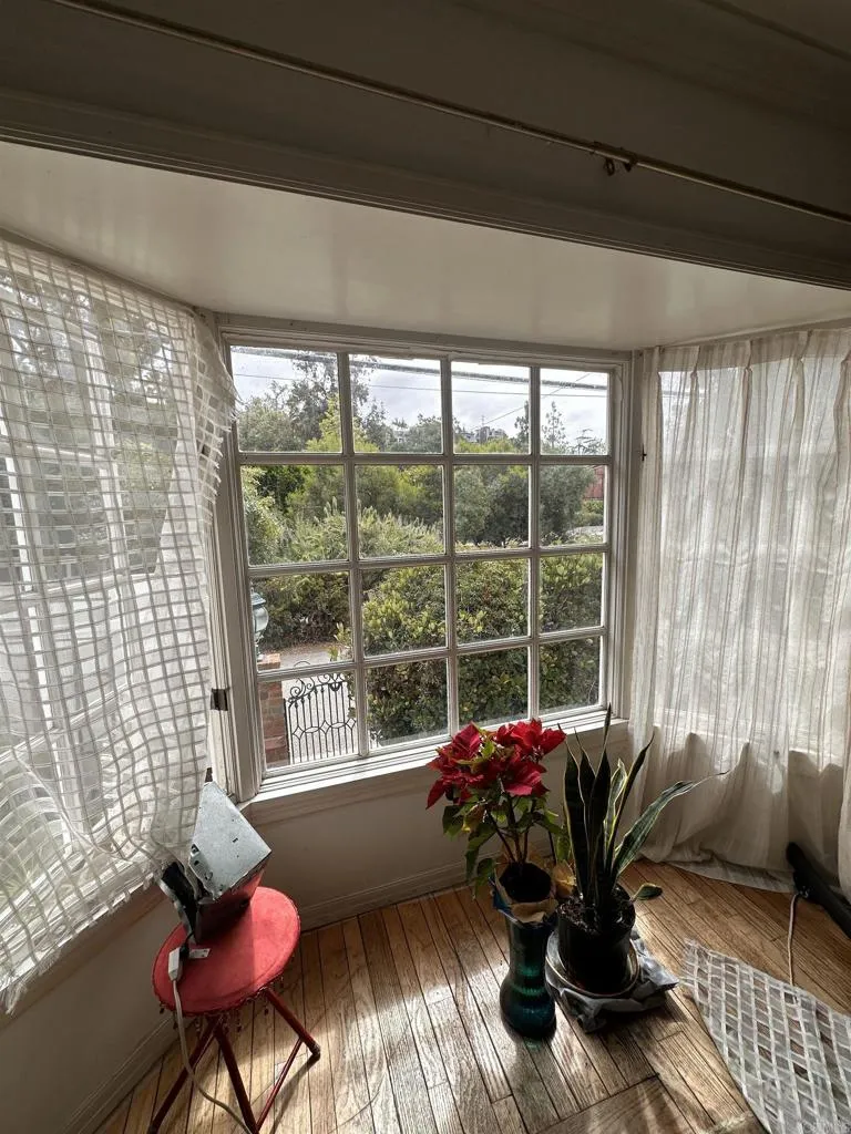 507 W Rustic Rd Santa Monica, CA 90402