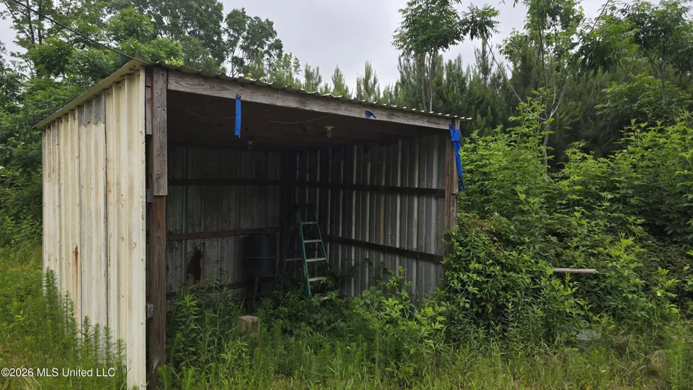 189 Co Rd 2337 Bay Springs, MS 39422