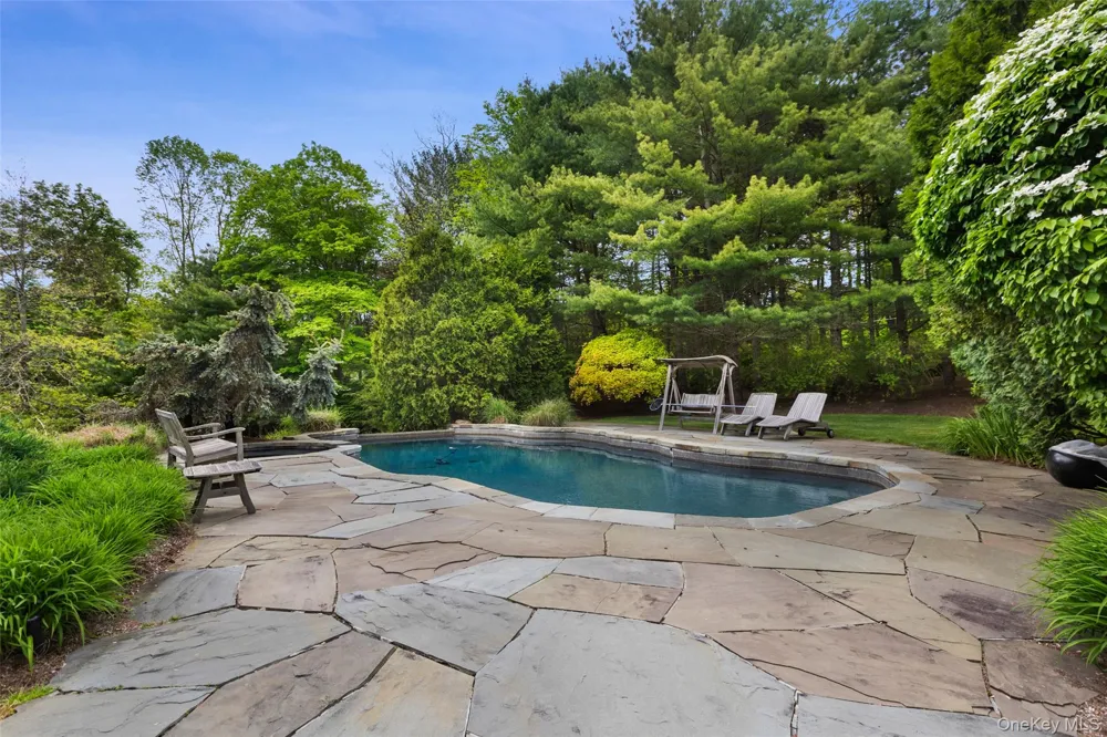 127 Boutonville Road Pound Ridge, NY 10576