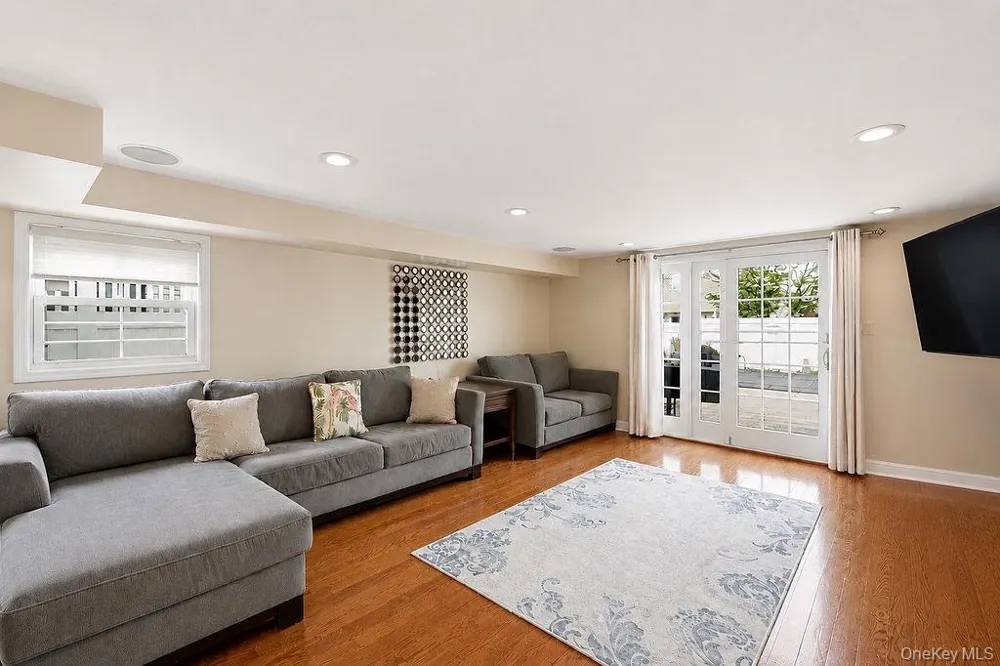 159-27 90th Street Howard Beach, NY 11414
