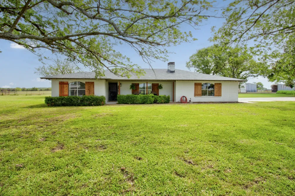 3781 Fm 151 Whitewright, TX 75491