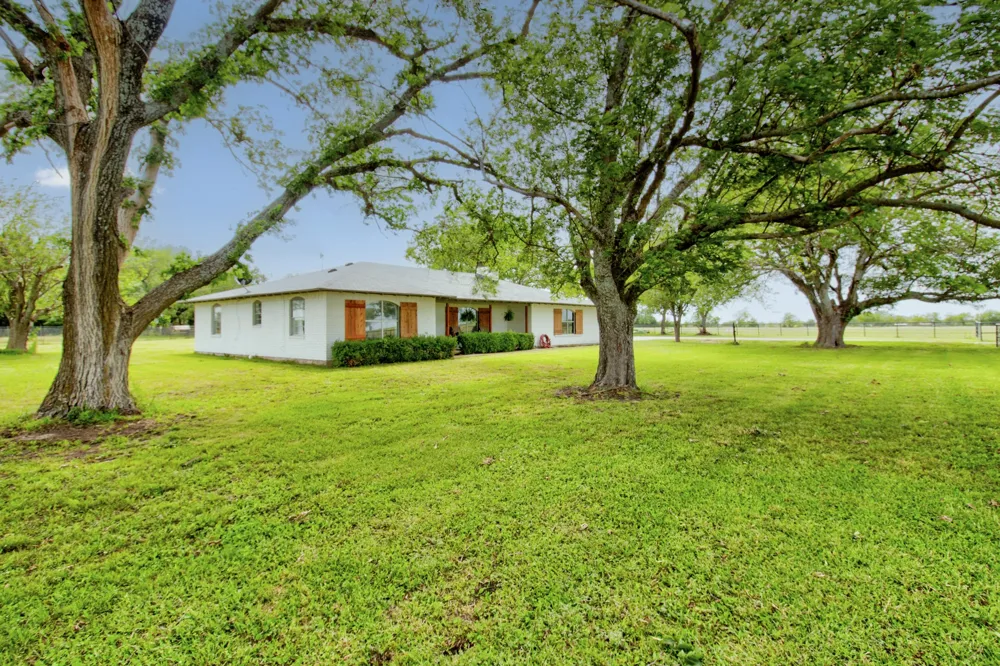 3781 Fm 151 Whitewright, TX 75491