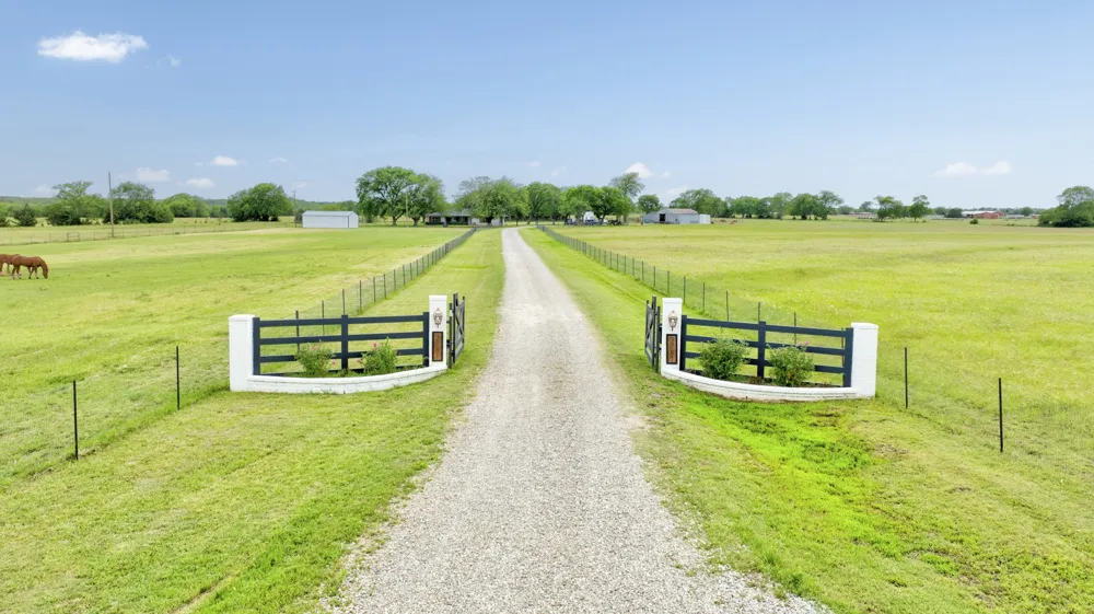 3781 Fm 151 Whitewright, TX 75491