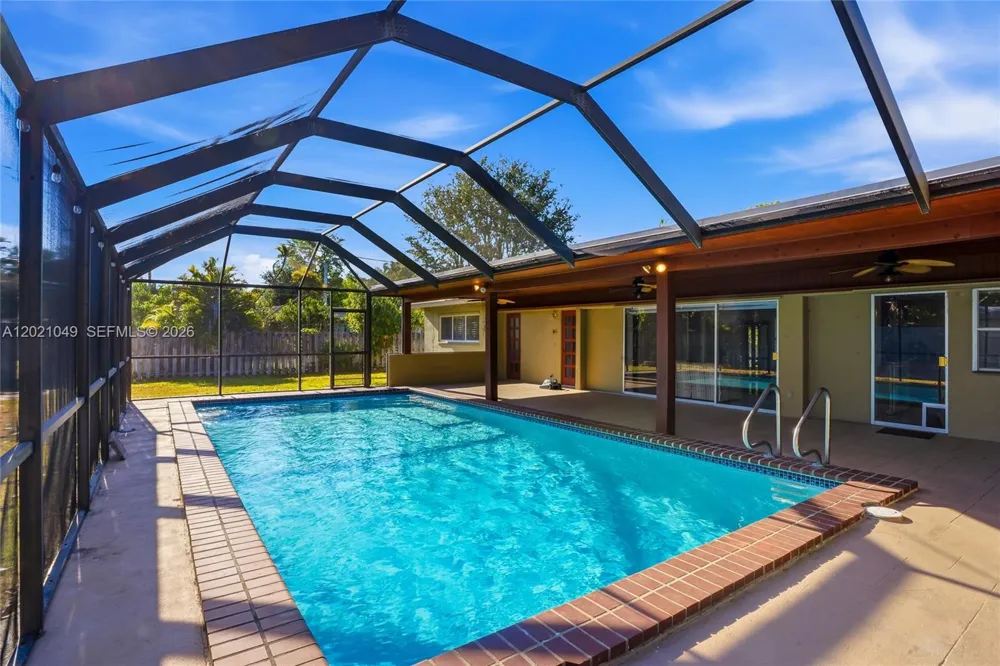 8495 SW 160th St Palmetto Bay, FL 33157