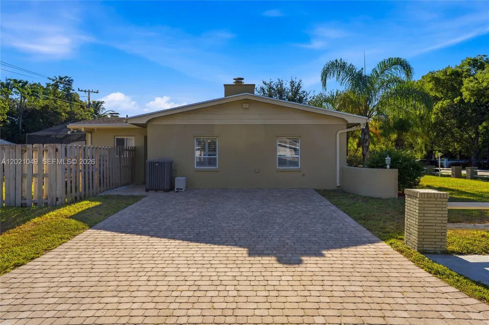 8495 SW 160th St Palmetto Bay, FL 33157