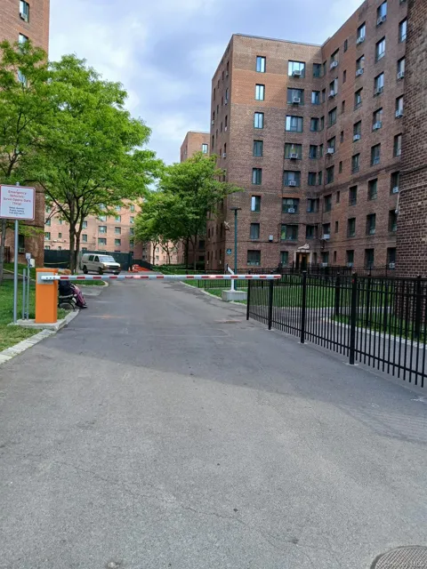 11 Metropolitan Oval #4G