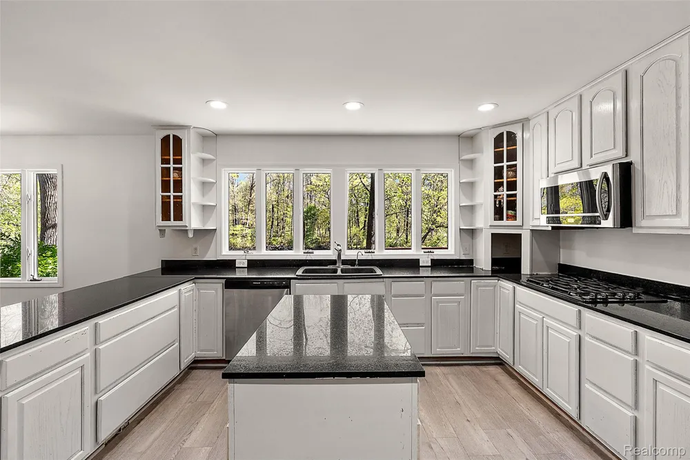 2475 S Ortonville Road Brandon Charter Township, MI 48462