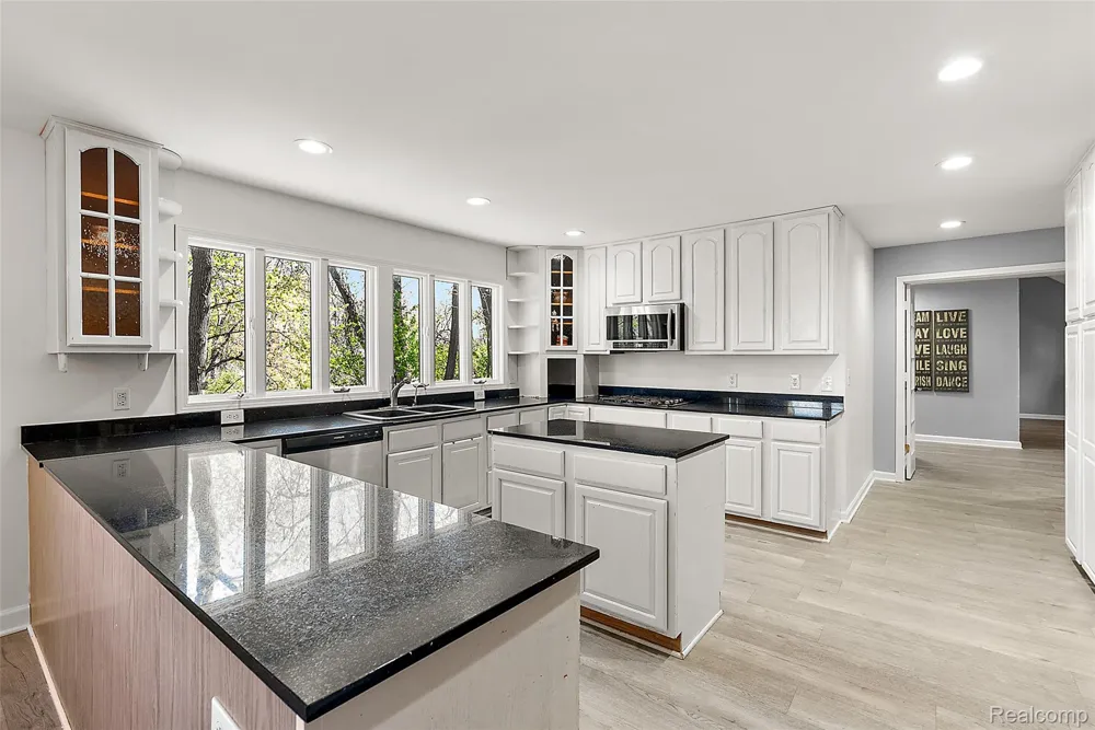 2475 S Ortonville Road Brandon Charter Township, MI 48462
