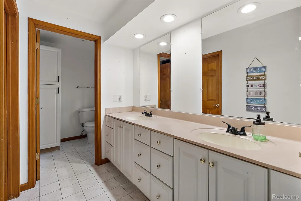 2475 S Ortonville Road Brandon Charter Township, MI 48462