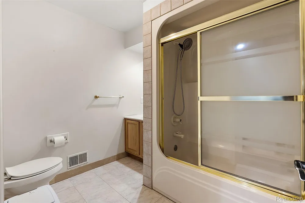 2475 S Ortonville Road Brandon Charter Township, MI 48462