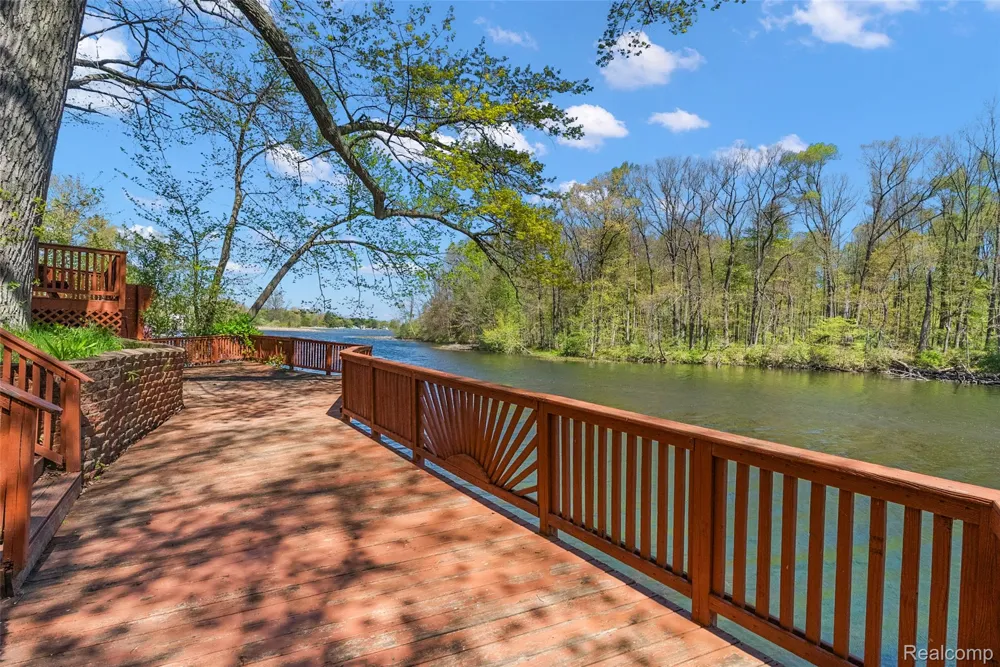 2475 S Ortonville Road Brandon Charter Township, MI 48462