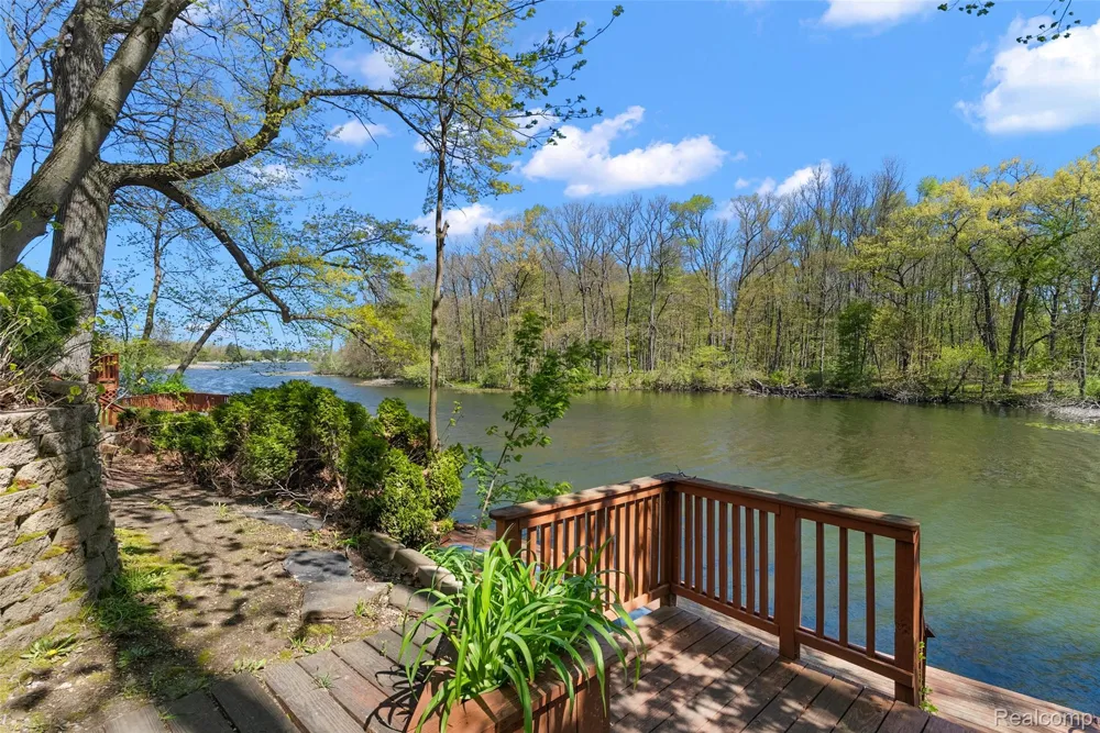 2475 S Ortonville Road Brandon Charter Township, MI 48462