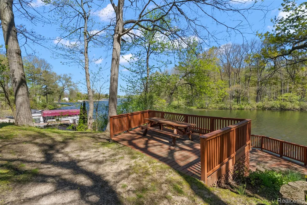 2475 S Ortonville Road Brandon Charter Township, MI 48462
