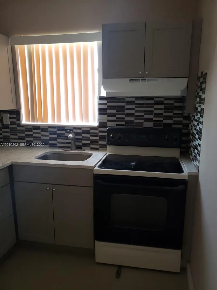 1800 NW 19th St #9 Miami, FL 33125
