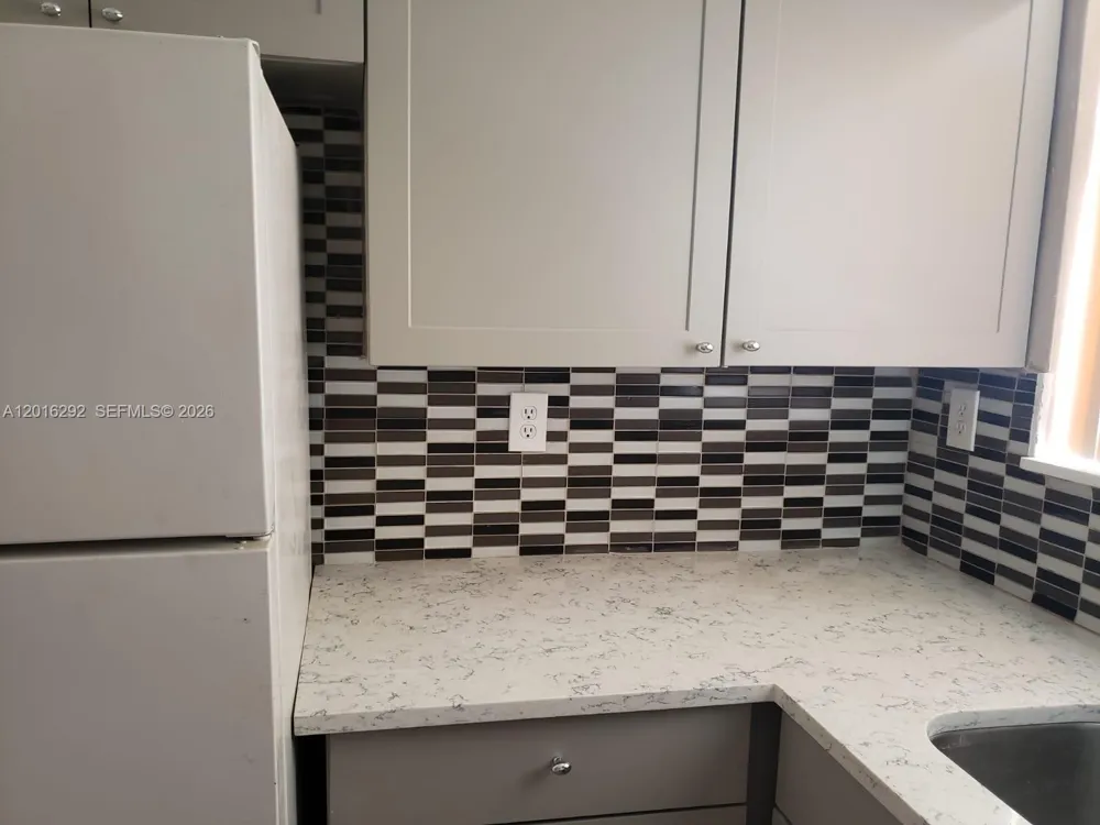 1800 NW 19th St #9 Miami, FL 33125