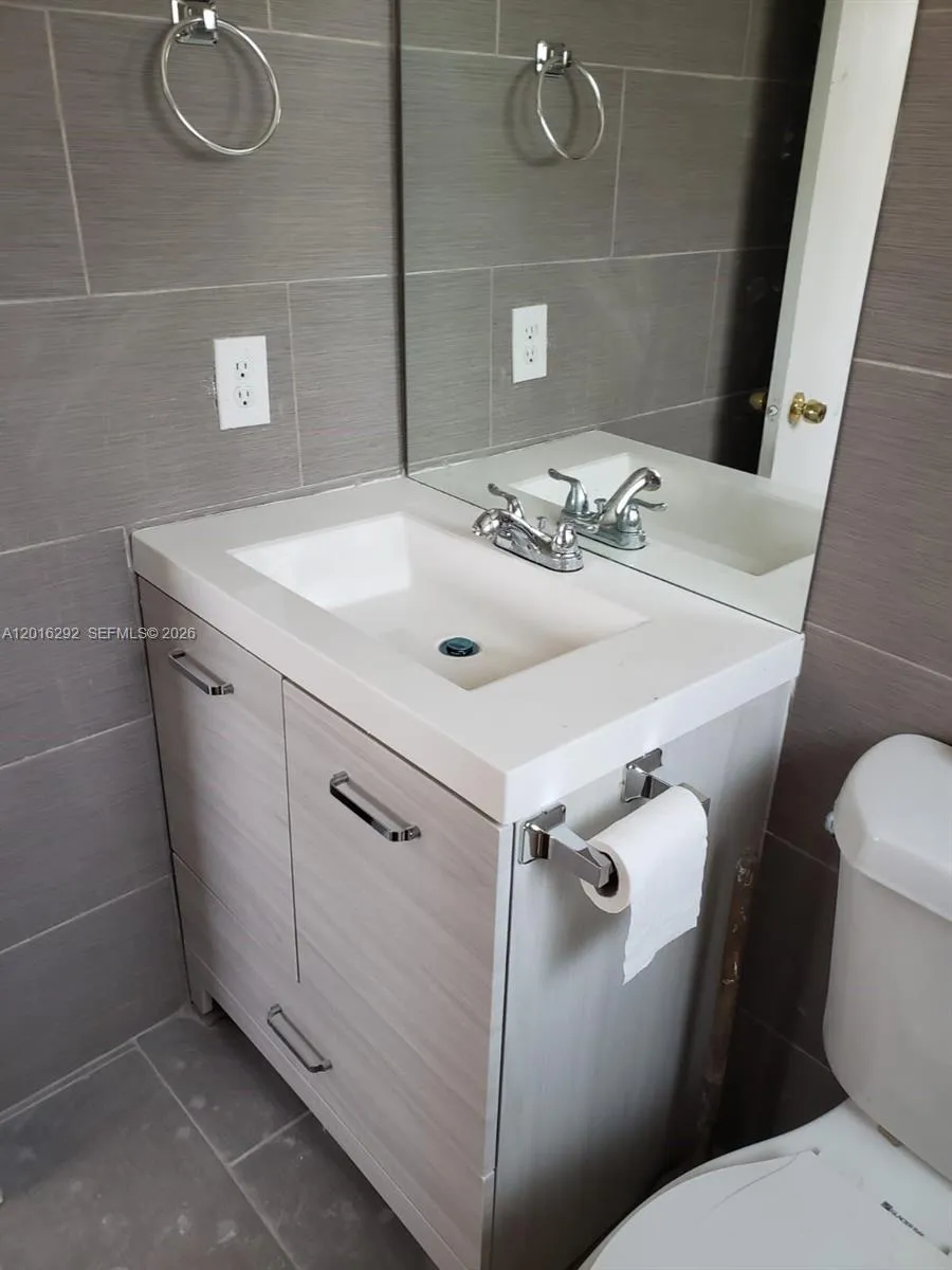 1800 NW 19th St #9 Miami, FL 33125