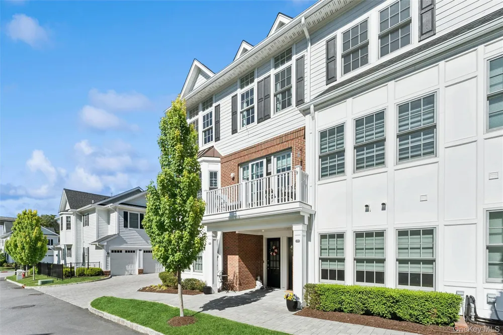 1001 Mill Creek Roslyn, NY 11576