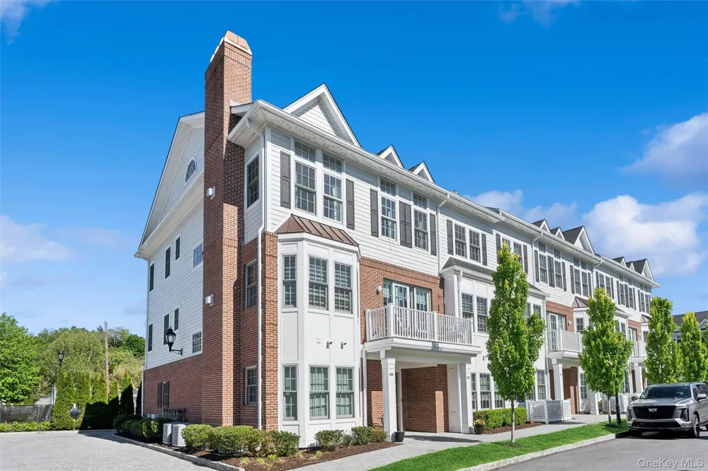 1001 Mill Creek Roslyn, NY 11576