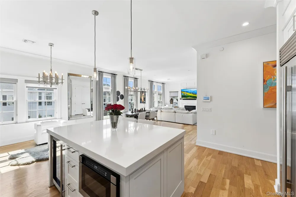 1001 Mill Creek Roslyn, NY 11576