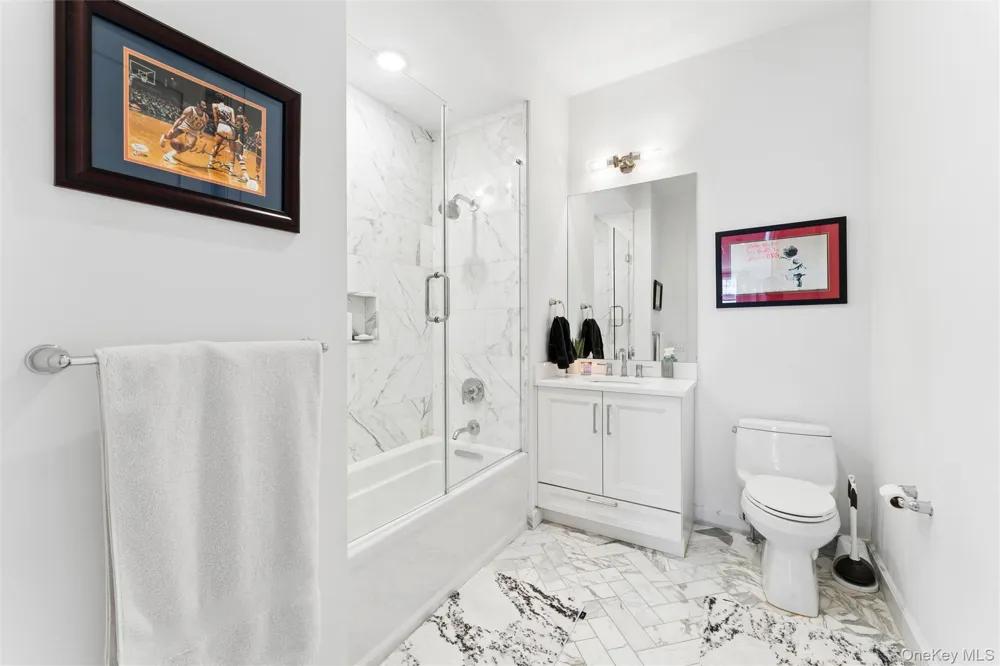 1001 Mill Creek Roslyn, NY 11576