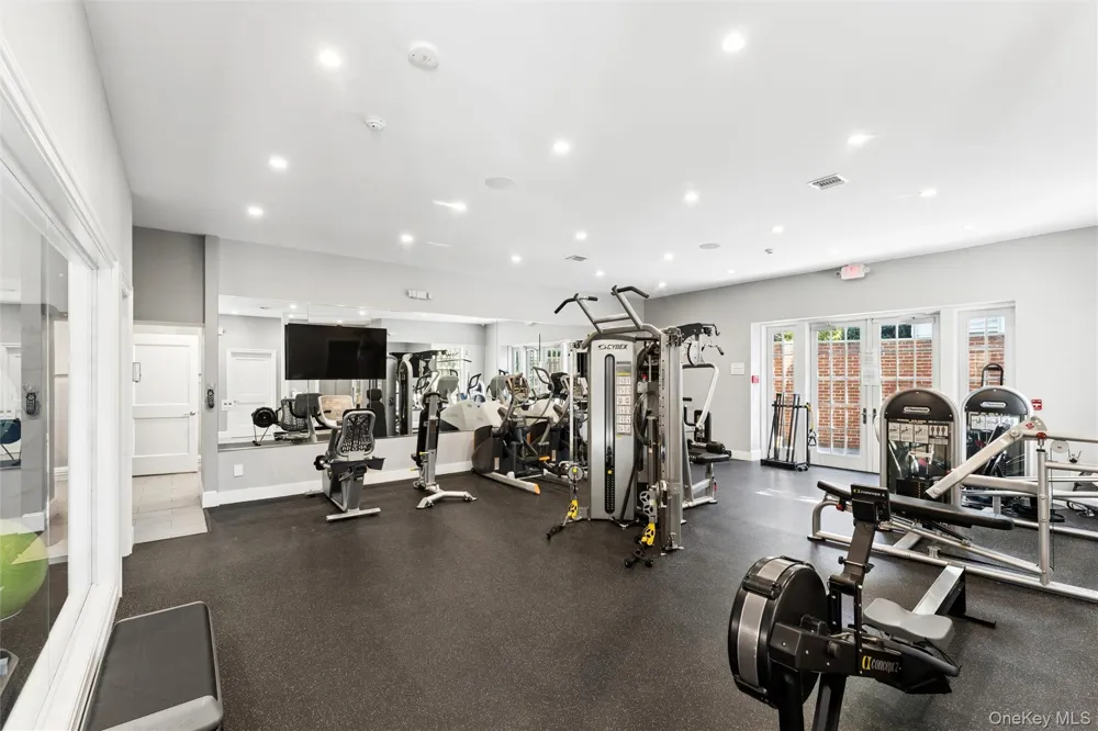 1001 Mill Creek Roslyn, NY 11576