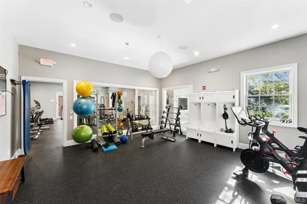 1001 Mill Creek Roslyn, NY 11576