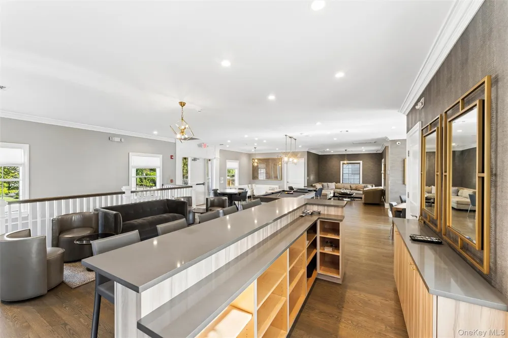 1001 Mill Creek Roslyn, NY 11576