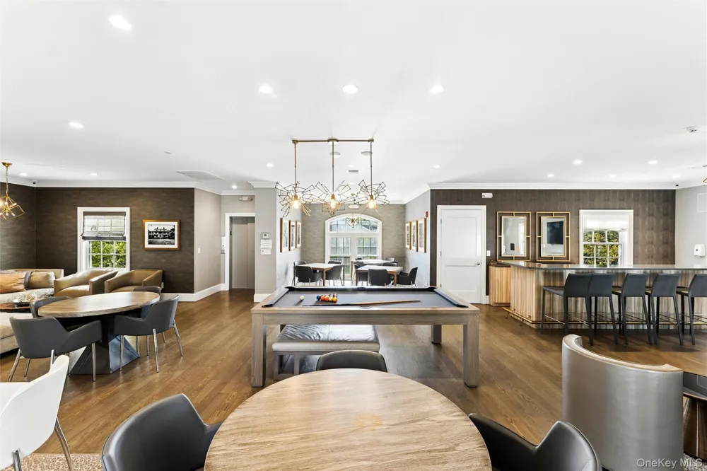 1001 Mill Creek Roslyn, NY 11576