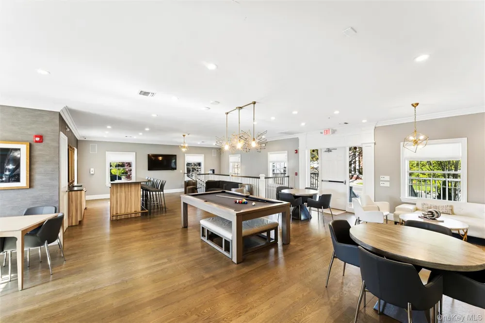 1001 Mill Creek Roslyn, NY 11576