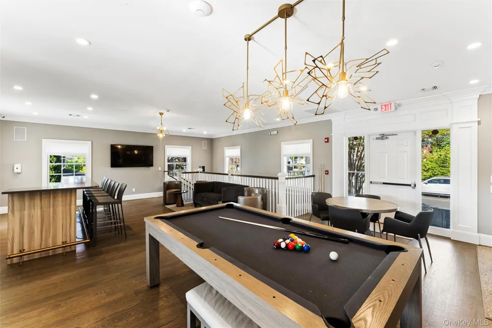 1001 Mill Creek Roslyn, NY 11576