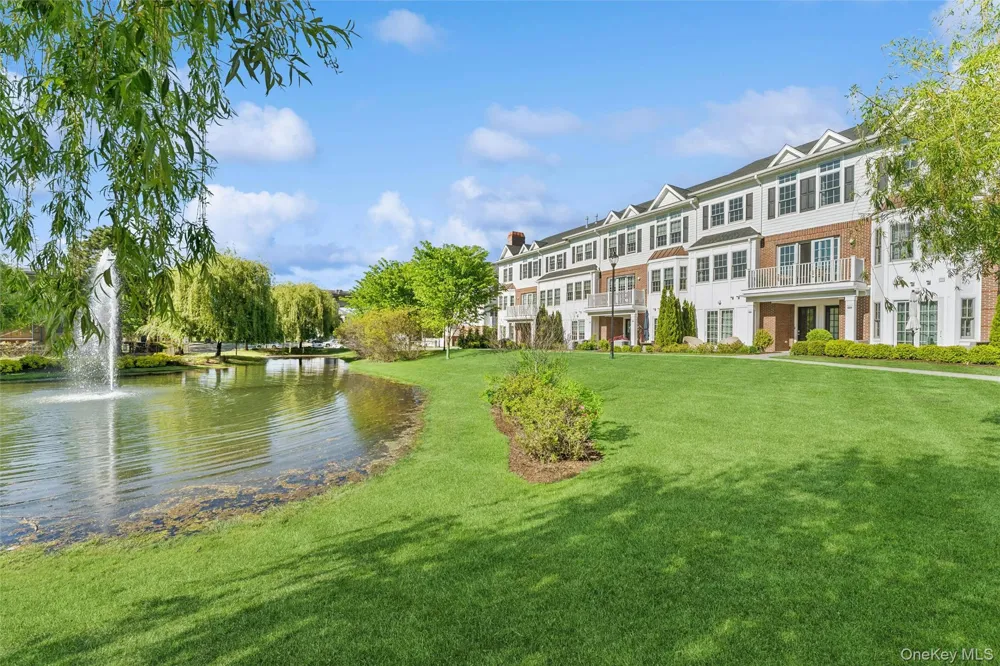 1001 Mill Creek Roslyn, NY 11576