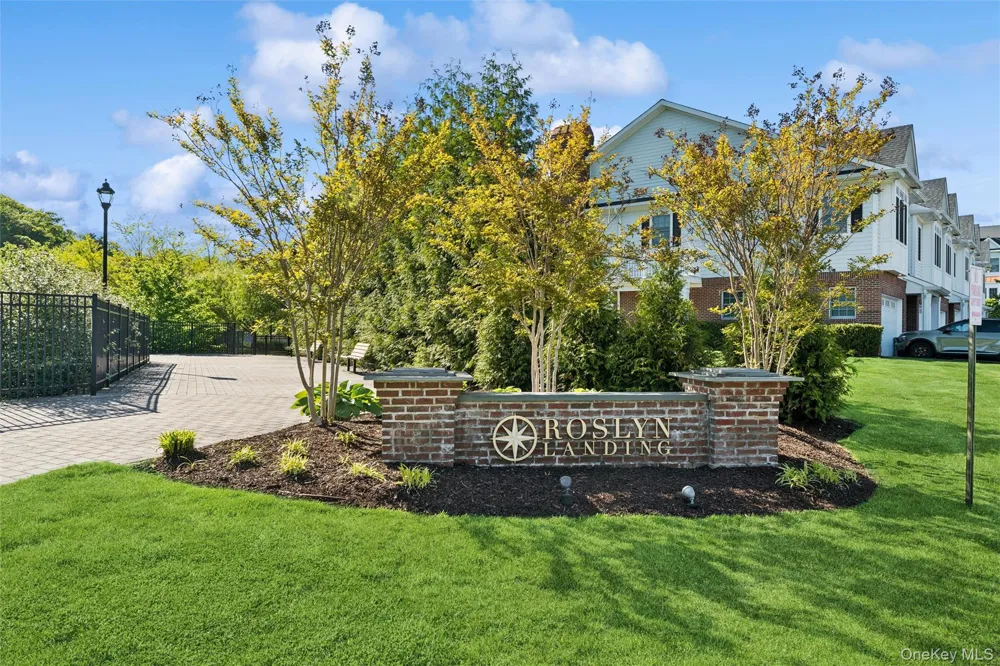 1001 Mill Creek Roslyn, NY 11576