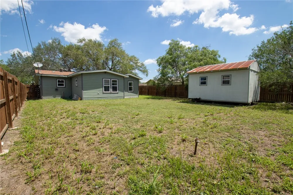 920 E Lewis Street Sinton, TX 78387