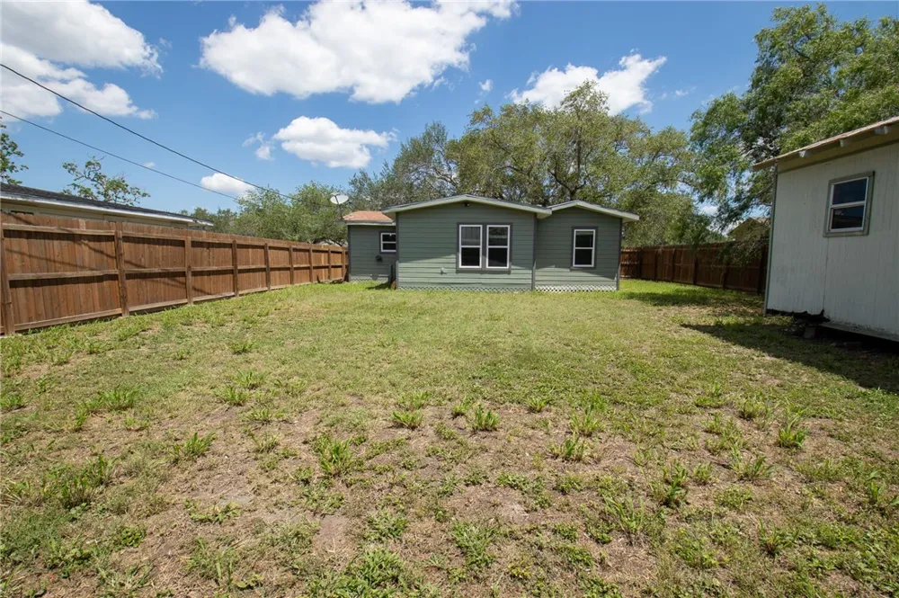 920 E Lewis Street Sinton, TX 78387