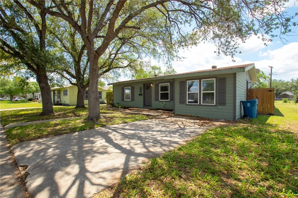 920 E Lewis Street Sinton, TX 78387