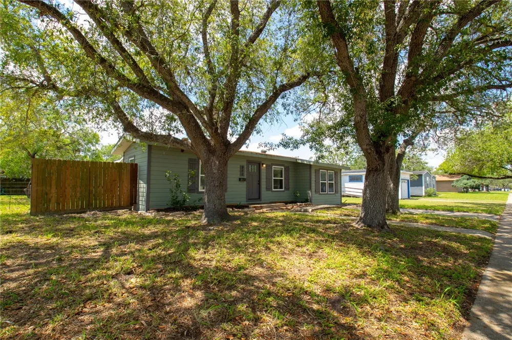 920 E Lewis Street Sinton, TX 78387