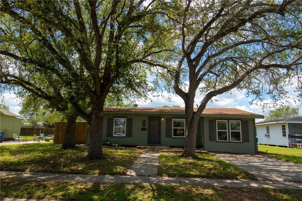 920 E Lewis Street Sinton, TX 78387