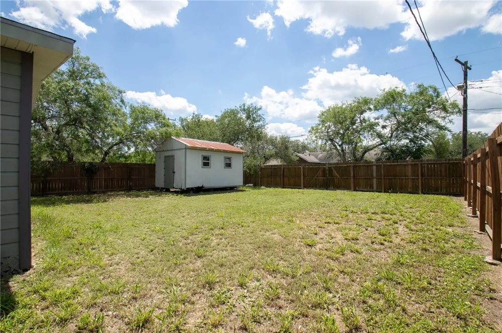 920 E Lewis Street Sinton, TX 78387