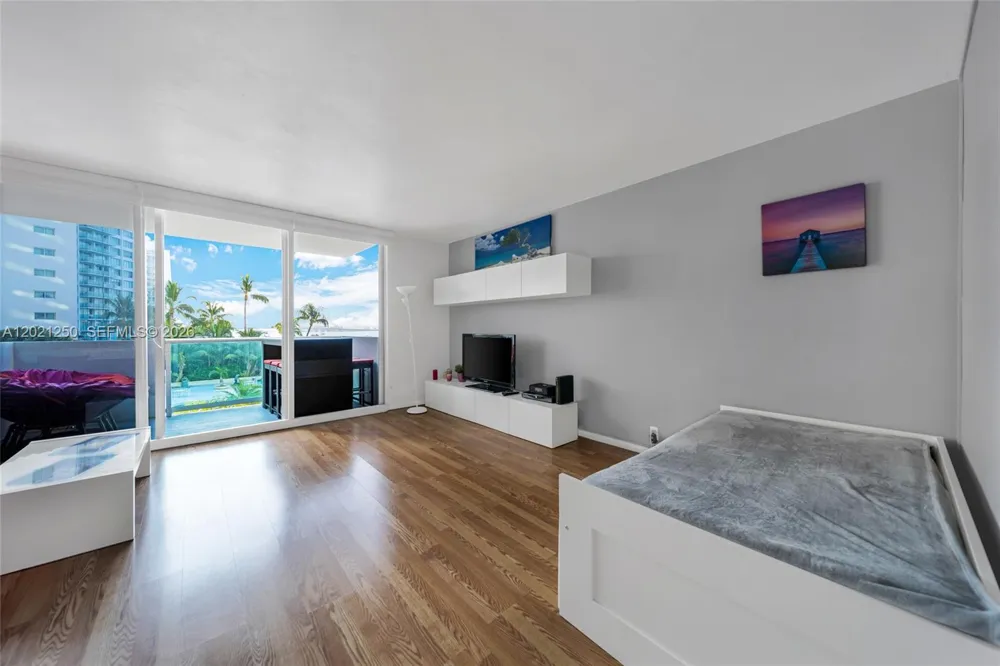 1200 West Ave #327 Miami Beach, FL 33139