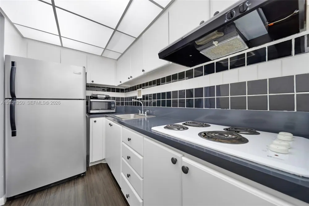 1200 West Ave #327 Miami Beach, FL 33139