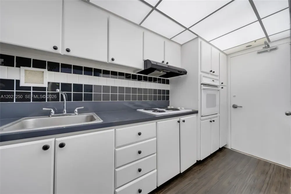 1200 West Ave #327 Miami Beach, FL 33139