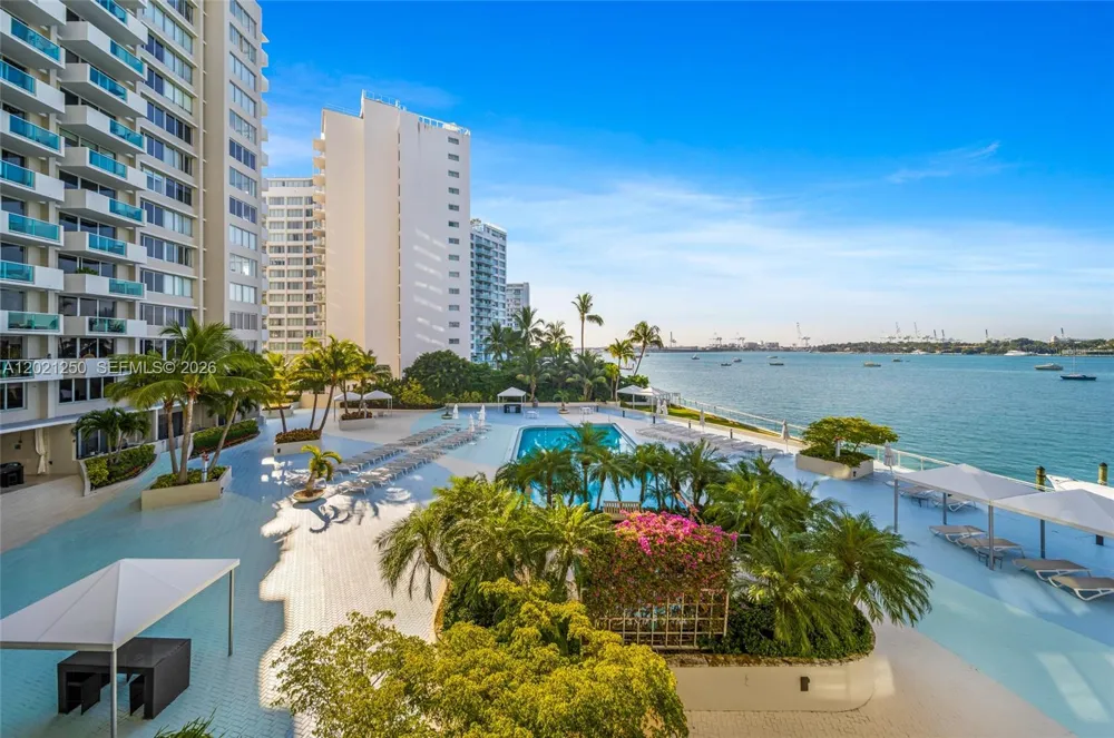 1200 West Ave #327 Miami Beach, FL 33139
