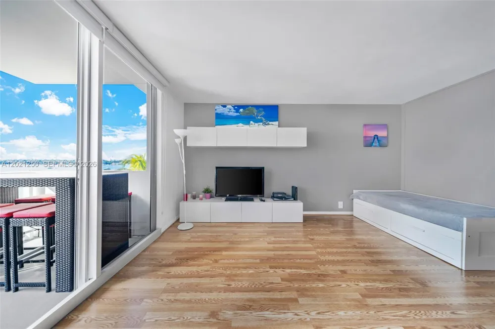1200 West Ave #327 Miami Beach, FL 33139