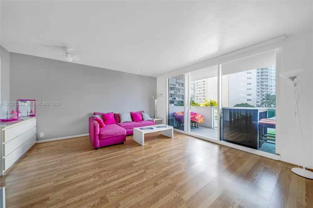1200 West Ave #327 Miami Beach, FL 33139