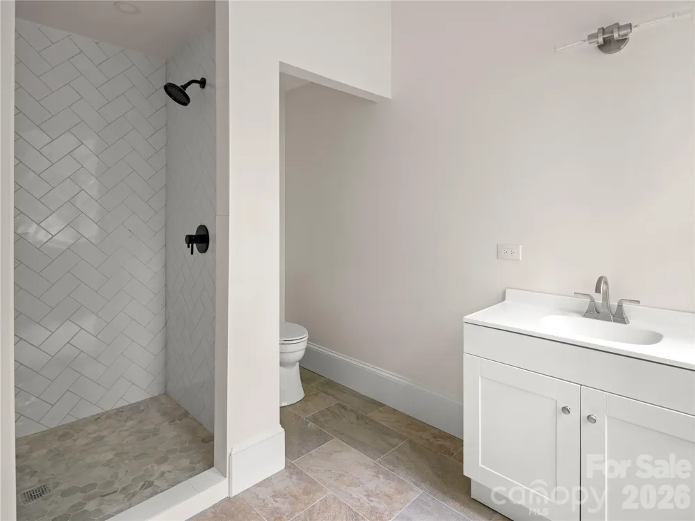 672 Walnut Valley Parkway Arden, NC 28704