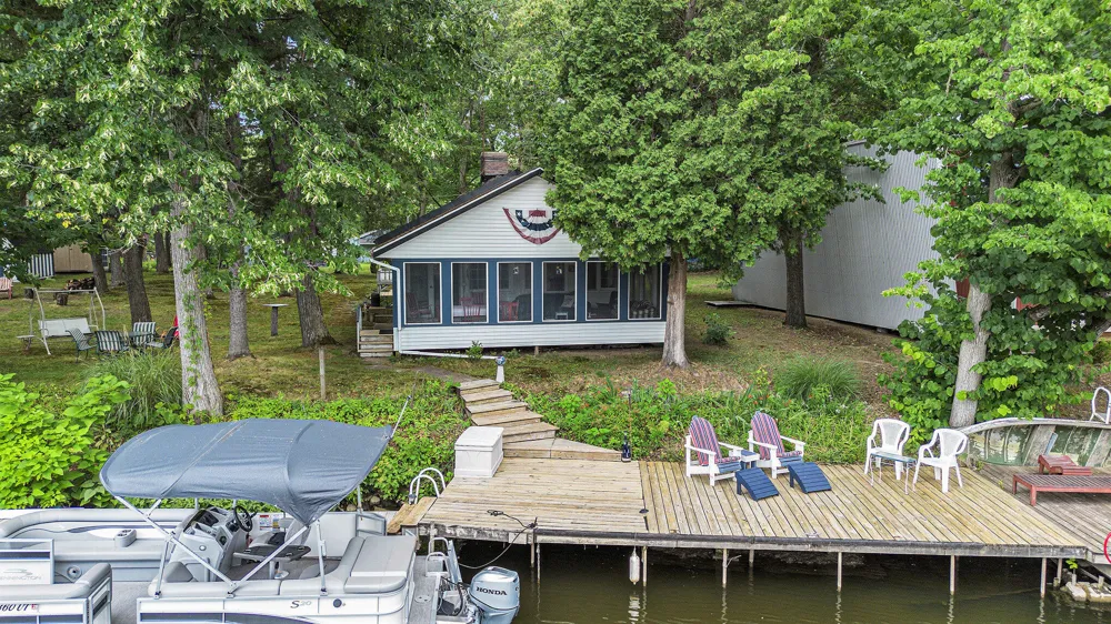 14931 Bachelor Island Buchanan, MI 49107