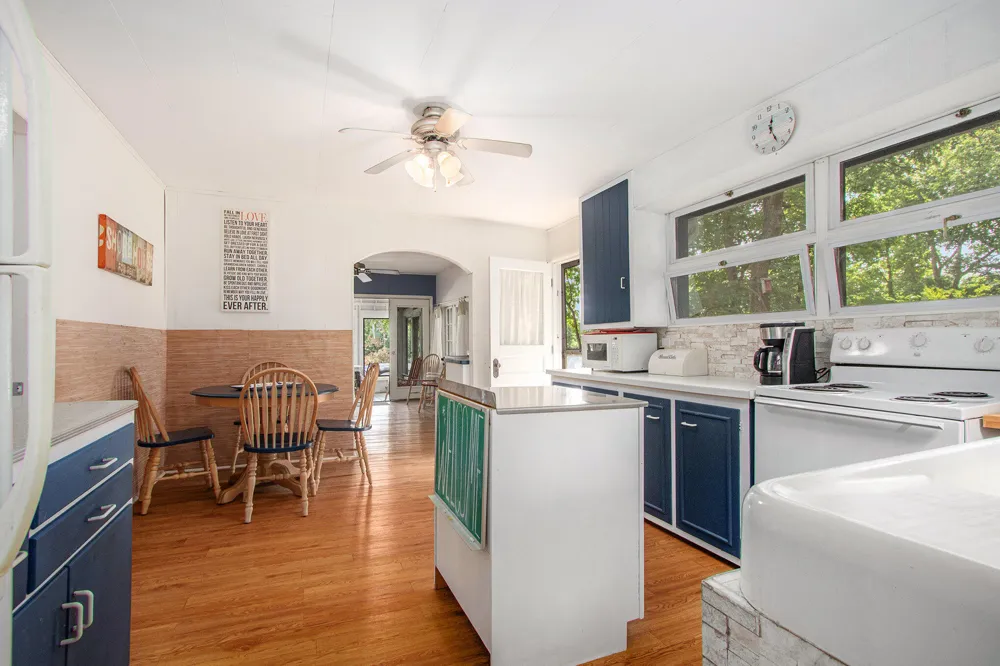 14931 Bachelor Island Buchanan, MI 49107