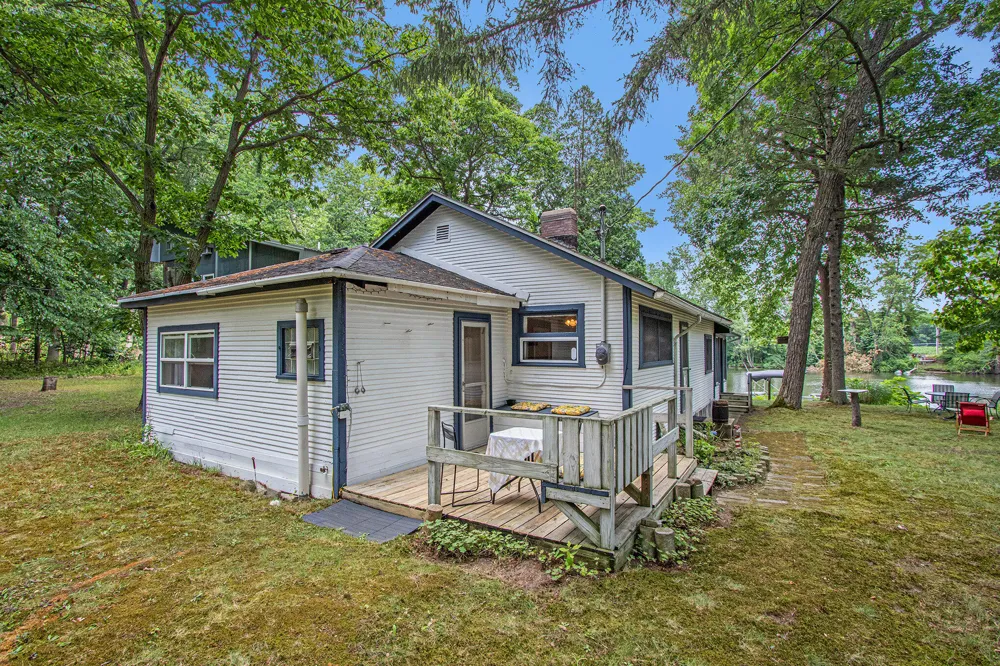 14931 Bachelor Island Buchanan, MI 49107